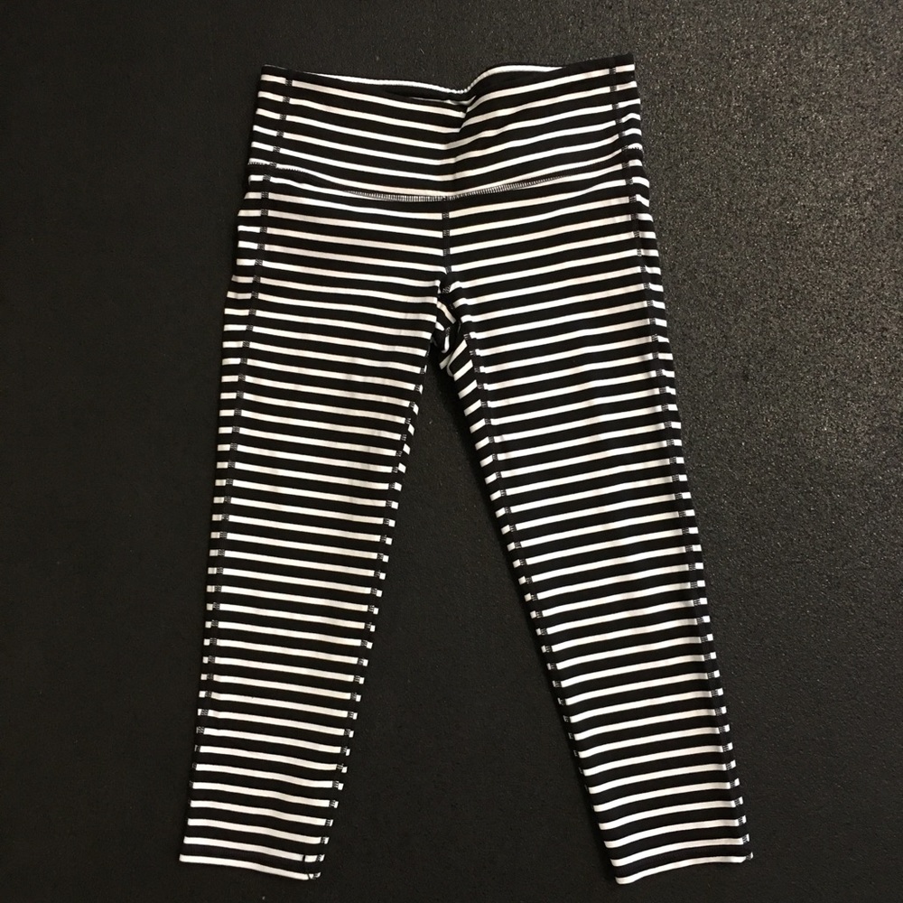 Athleta stripes chaturanga Capri size small